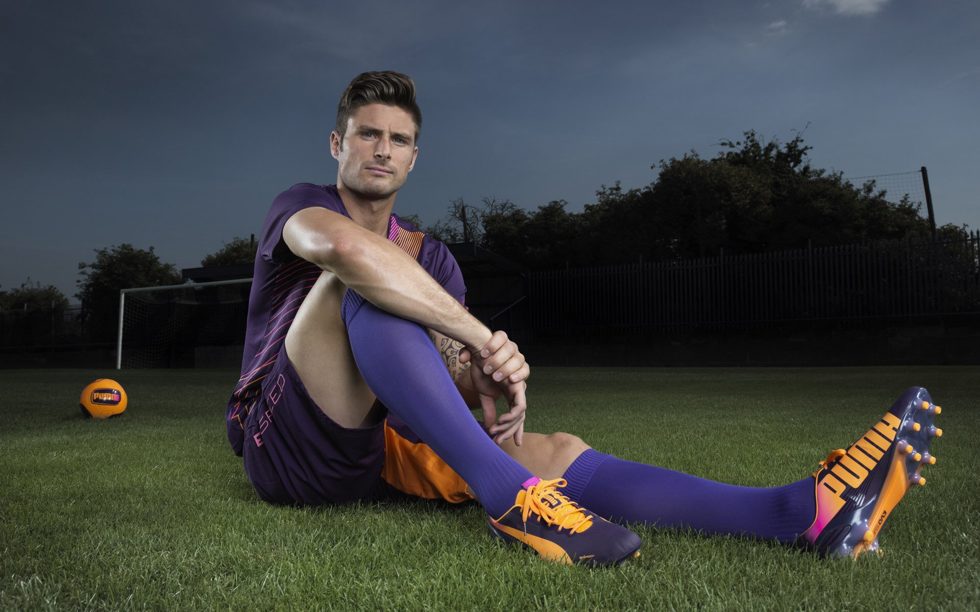 特色足球文化创意产品不断丰富,推动文化产业融合发展,足球文化创意秀